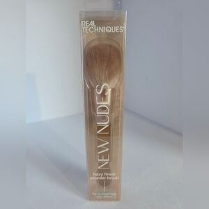 NWT LIMITED EDITION Real Techniques New Nudes Hazy Finish Powder Brush